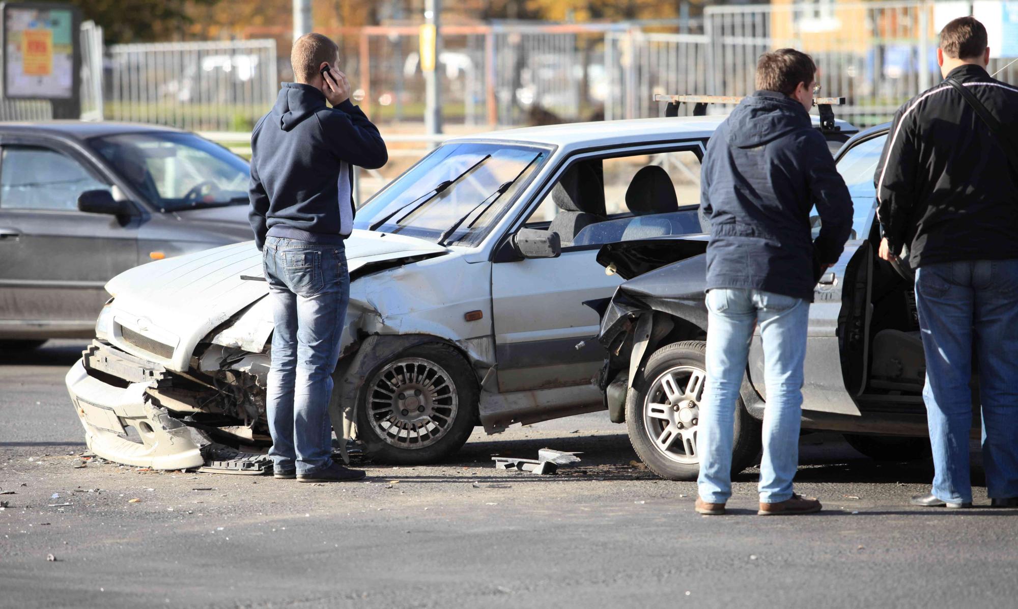 clash of two cars at the crossroads